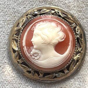 Round Vintage Cameo Pendant Gold Tone Lady with Flower No Chain